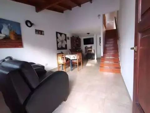 Casa 5 ambientes con 2 baños