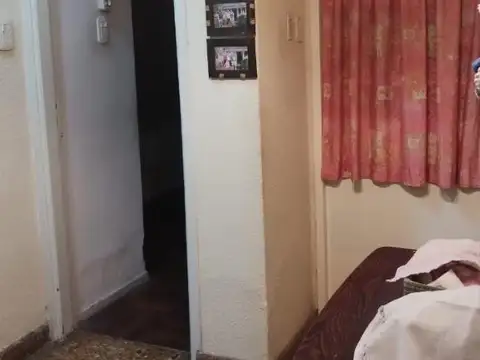Departamento tipo casa, de 3 Amb. con dos patios y terraza