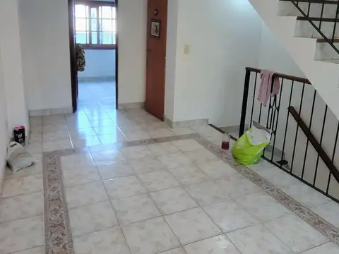 Depto Tipo Casa en Alquiler con 1 cocheras