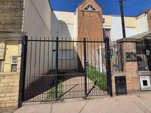 Duplex 3 ambientes c/cochera en venta José C. Paz Apto Credito