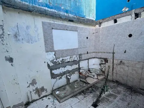 Lote en PH con Construcción – Excelente Ubicación a mts. de Sobremonte y Uruguay