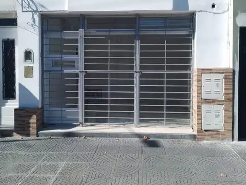 Alquilo Local con excelente ubicacion y visibilidad