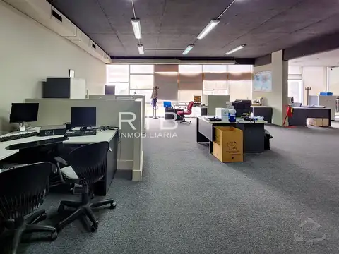 Oficina 7 ambientes con 2 baños