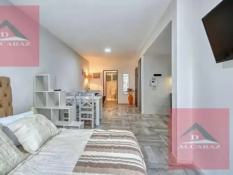 Monoambiente amplio con balcón en Palermo