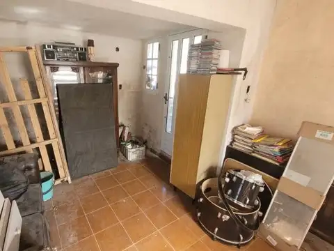 VENTA CASA CON LOTE 700 M2. PLATANOS. BERAZATEGUI