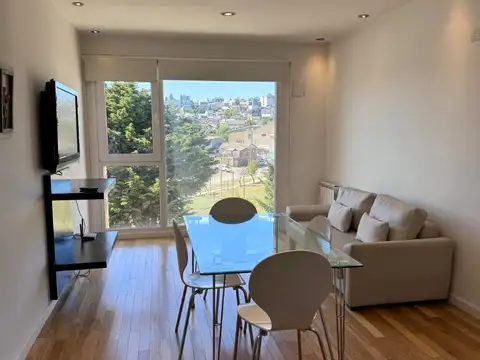 Departamento de 2 ambientes equipado sobre la costa del lago nahuel huapi | cochera y amenities