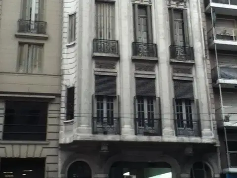  Piso de 4 amb.c/bcón. terraza con renta por alquiler