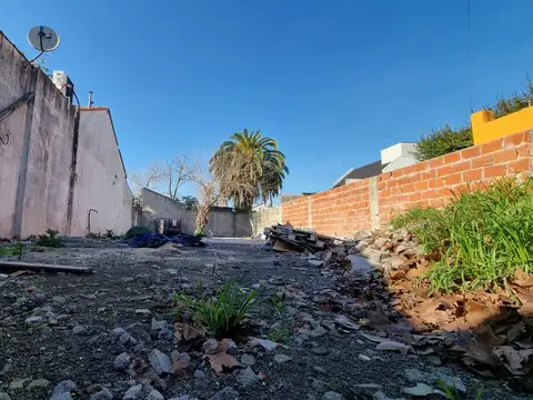 LOTE DE 8,66X24 EN EXCELENTE UBICACIÓN COMERCIAL A 250mts  DE ESTACIÓN 