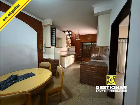 Casa en Alquiler con 1 cochera
