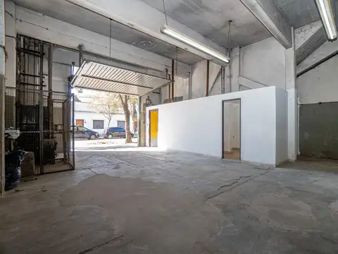 Local en Venta en Parque Avellaneda, USD 220.000