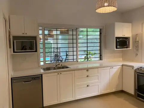 Casa en Alquiler Temporal con 1 cochera