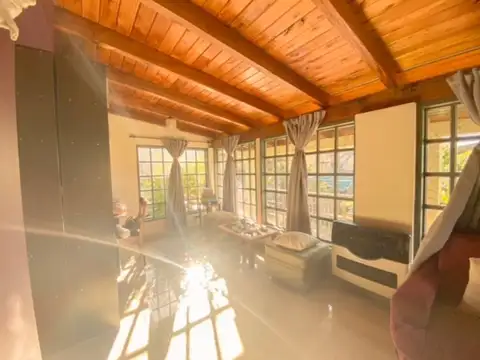 Casa 5 ambientes con 2 baños