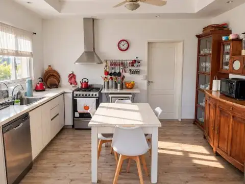 Casa 5 ambientes con 2 baños