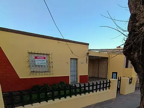 En venta casa ideal inversion gran terreno 2 dormitorios