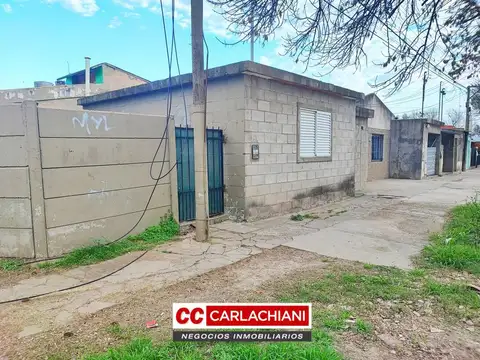 Casa 4 ambientes con 2 baños