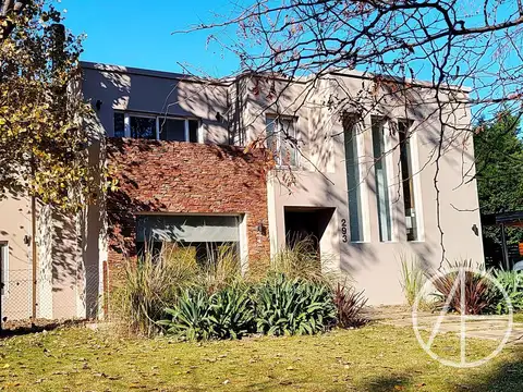 Casa en venta 7 ambientes pileta barrio  El Encuentro Tigre
