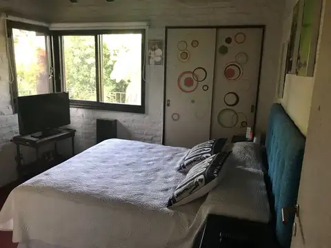 COUNTRY LOMA VERDE " CASA EN DOS PLANTAS CON PARQUE Y PISCINA