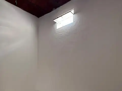 Casa colonial muy buen estado ideal instituciones profesionales servicios, o uso combinado con vivienda.