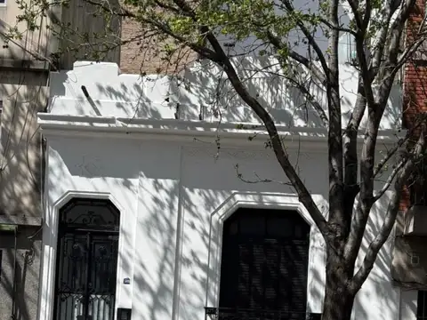 Casa colonial muy buen estado ideal instituciones profesionales servicios, o uso combinado con vivienda.