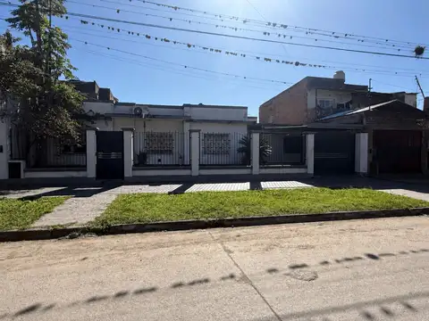 VENTA CASA 3 DORMITORIOS BARRIO VIAMONTE