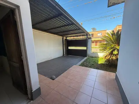 Casa 6 ambientes con 2 baños