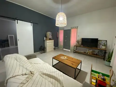 VENTA CASA 4 AMBIENTES EN BERAZATEGUI CON PATIO