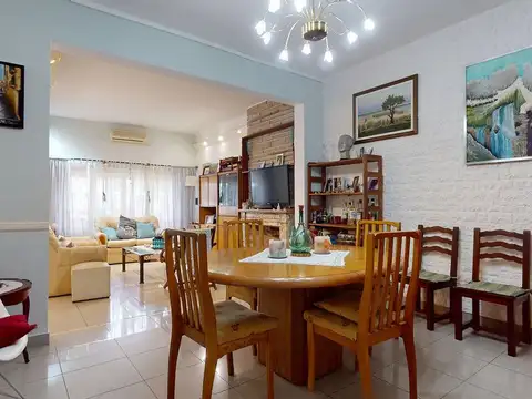 VENTA CASA 5 AMB COLEGIALES PATIO Y COCHERA