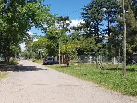 Lote de 392m2! en B° Parque LA ARBOLEDA de Longchamps.