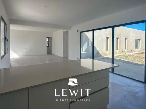 Venta casa a estrenar | 2 dormitorios | escritorio | Los Canales Golf Club | Plottier