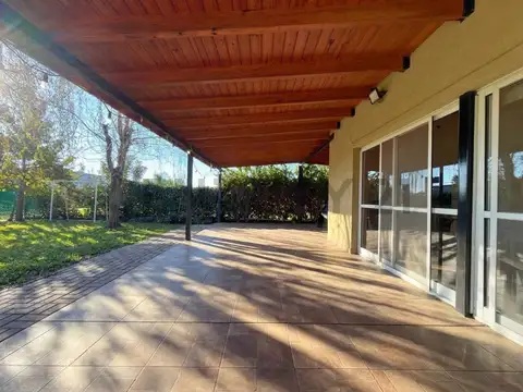 Casa en Venta con 2 cocheras