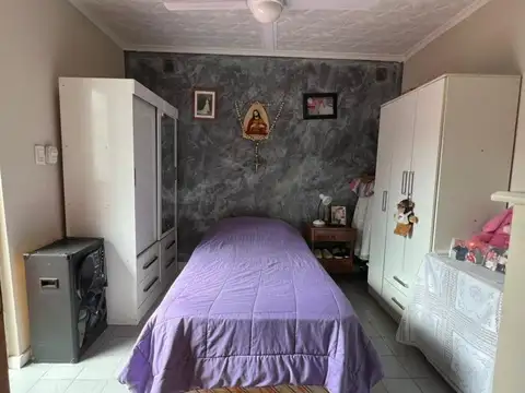 SE VENDE CASA 4 DORM B° AMEGHINO, V.M. C/ESCRITURA