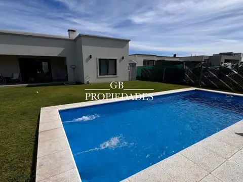 Venta de Casa en Santa Elisa, 4 dormitorios Pilar del Este