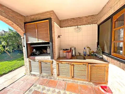 Casa 5 ambientes con 3 baños