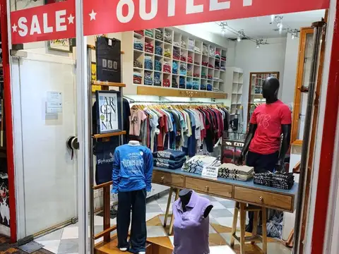 Local en Planta Baja en  "Galeria del Caminante".- Excelente Zona Comercial