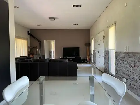 Casa Minimalista con Piscina - Fincas San Vicente