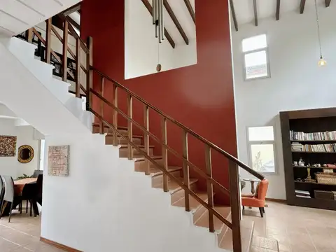Casa 5 ambientes con 3 baños