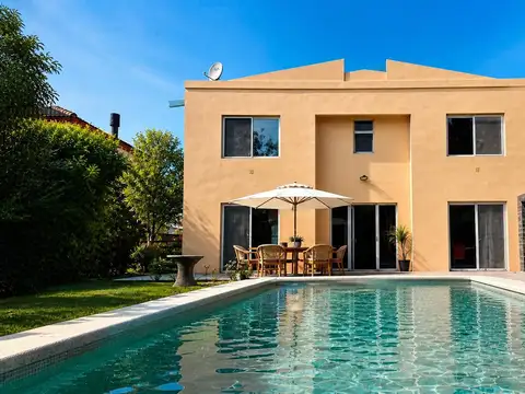 OPORTUNIDAD | Casa en venta en San Isidro con jardín y pileta – Nuevo valor