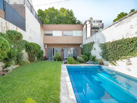 Villa del Parque, Hermosa Casa 5amb en Venta, cochera cubierta, pileta, quincho y parrilla