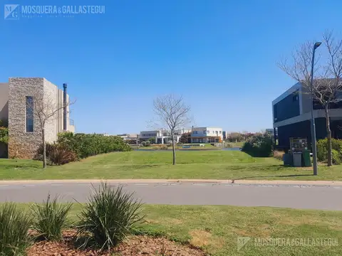 Puertos del Lago.  Barrio Ceibos al 100