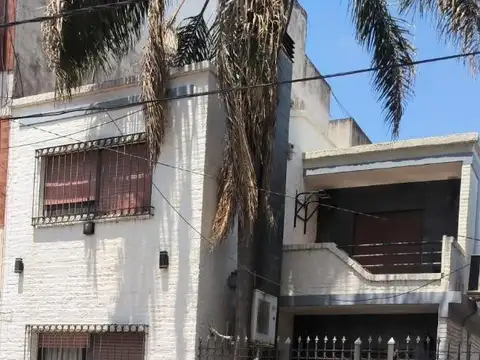 PH de 4 ambientes al frente en VENTA en Ramos Mejia