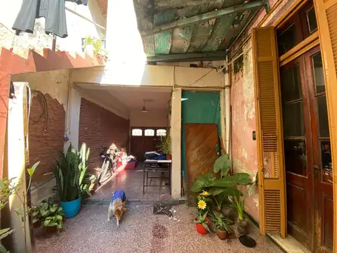 Coronel Salvadores al 1400. Casa en terreno propio. Barracas.