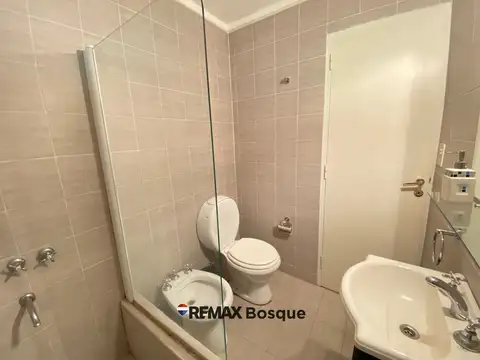 Casa en Alquiler con 1 cochera