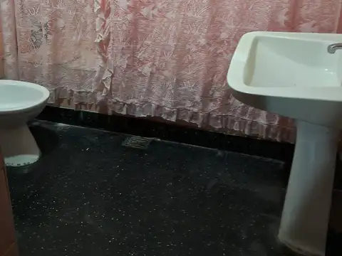 Casa 3 ambientes + departamento 3 ambientes ideal para 2 familias