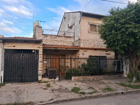 Casa 3 ambientes + departamento 3 ambientes ideal para 2 familias