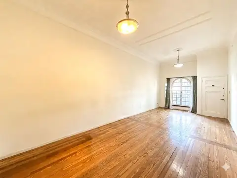 Casa 8 ambientes con 4 baños