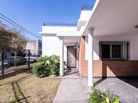 VENTA CASA 3 AMB PATIO COCHERA TERRAZA LANUS ESTE