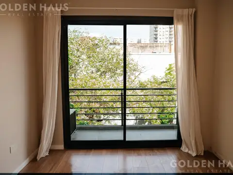 Departamento 3 ambientes en venta en Coghlan con terraza propia