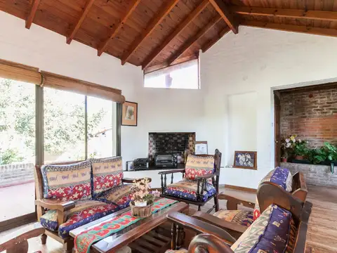 Casa 6 ambientes con 2 baños