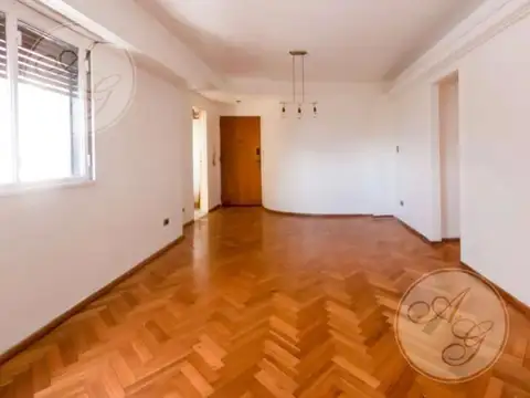 DEPTO 3 AMBIENTES SOBRE AV. SAN JUAN C/ BAULERA Y LAVEDERO | SUPER LUMINOSO | EXCELENTE ESTADO