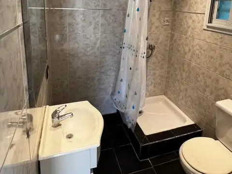 Casa en venta - 3 Dormitorios 2 Baños - 510Mts2 - Villa Gesell